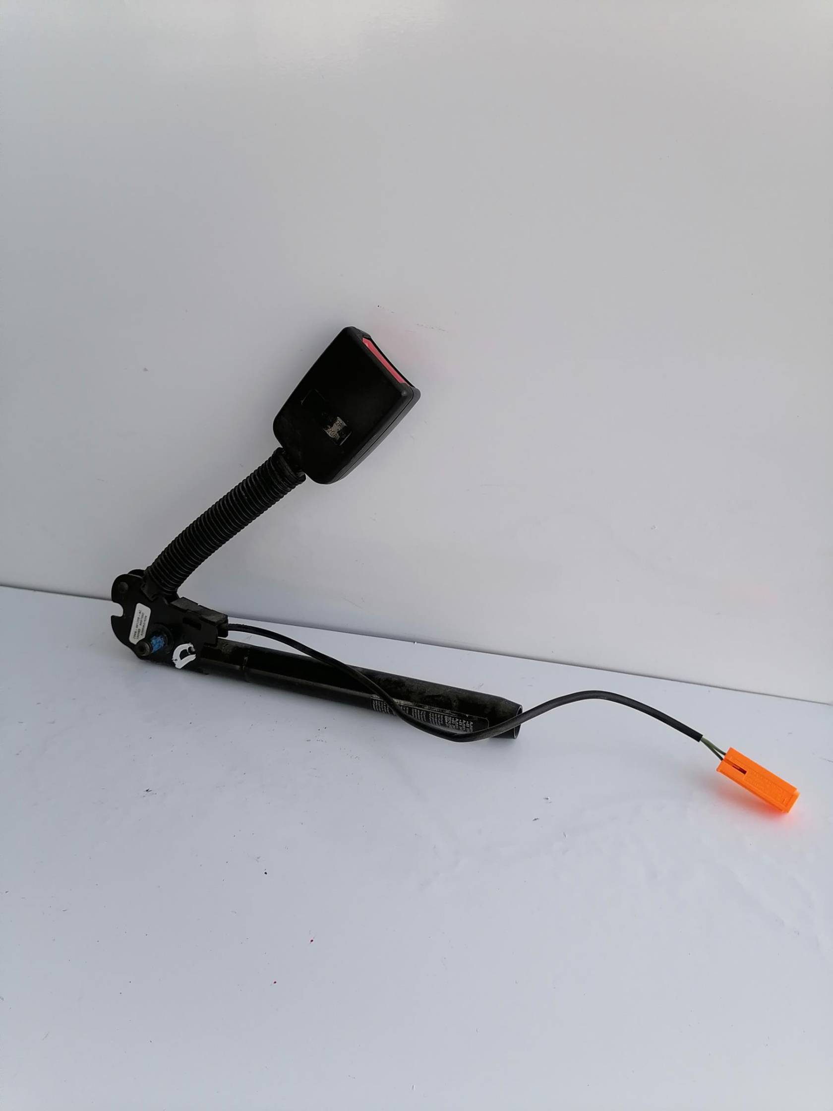 Aggancio cintura di sicurezza anteriore dx.